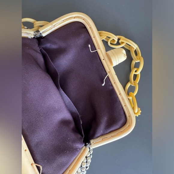 1940s Vintage Whiting & Davis Alumesh Handbag, Bakelite Handle Aluminum beaded - Picture 2 of 11